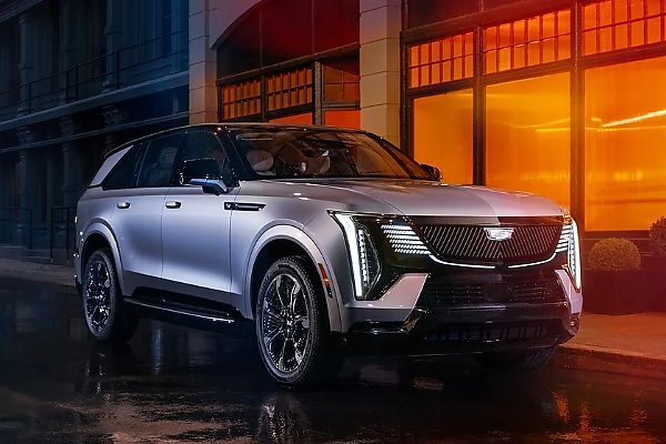 An Electric Luxury: The Cadillac Escalade IQ, Coming in 2025 Size Matters